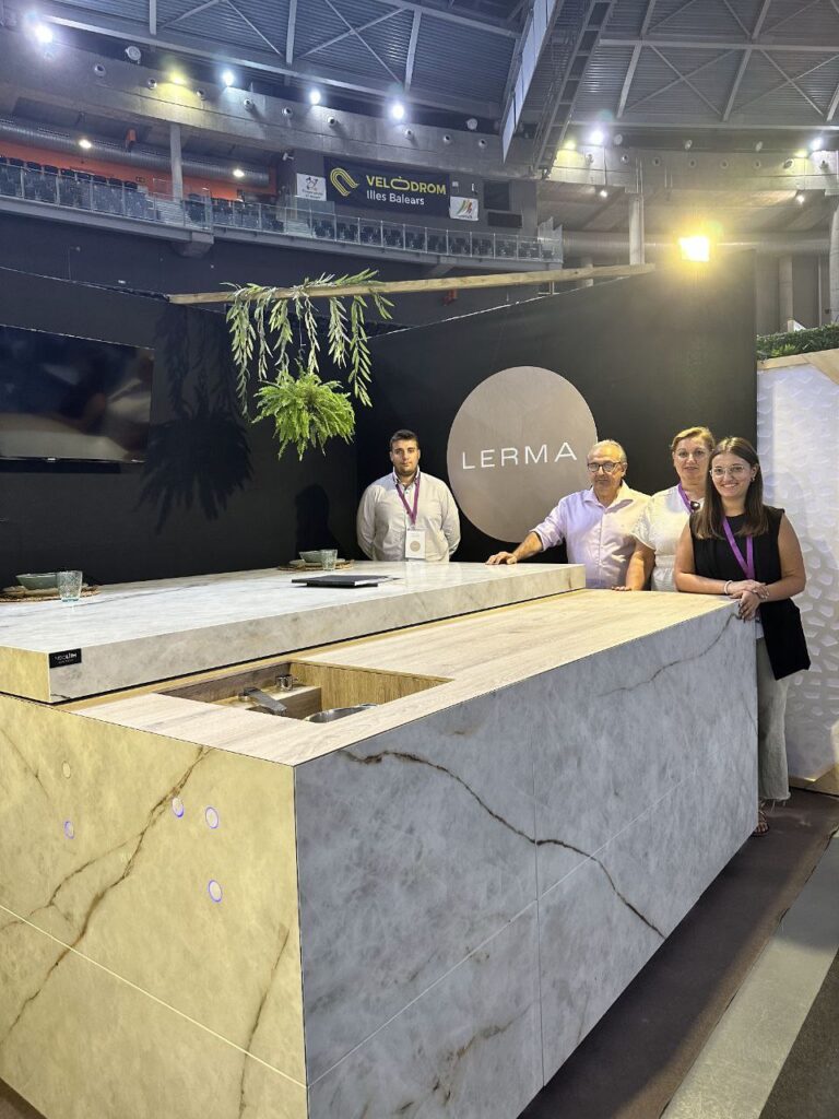 Equipo del taller Lerma presentando su cocina de autor